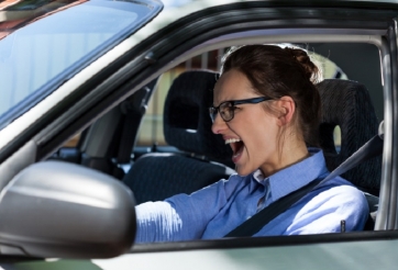 Cách xử lý ô tô mất lái đúng kỹ thuật và hiệu quả nhất